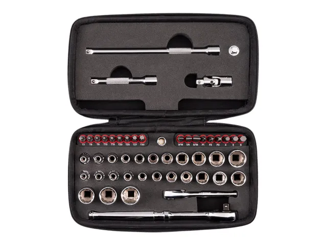 tekton-skt07905-1-4-inch-drive-12-point-small-engine-socket-bit-and-ratchet-set- image 1