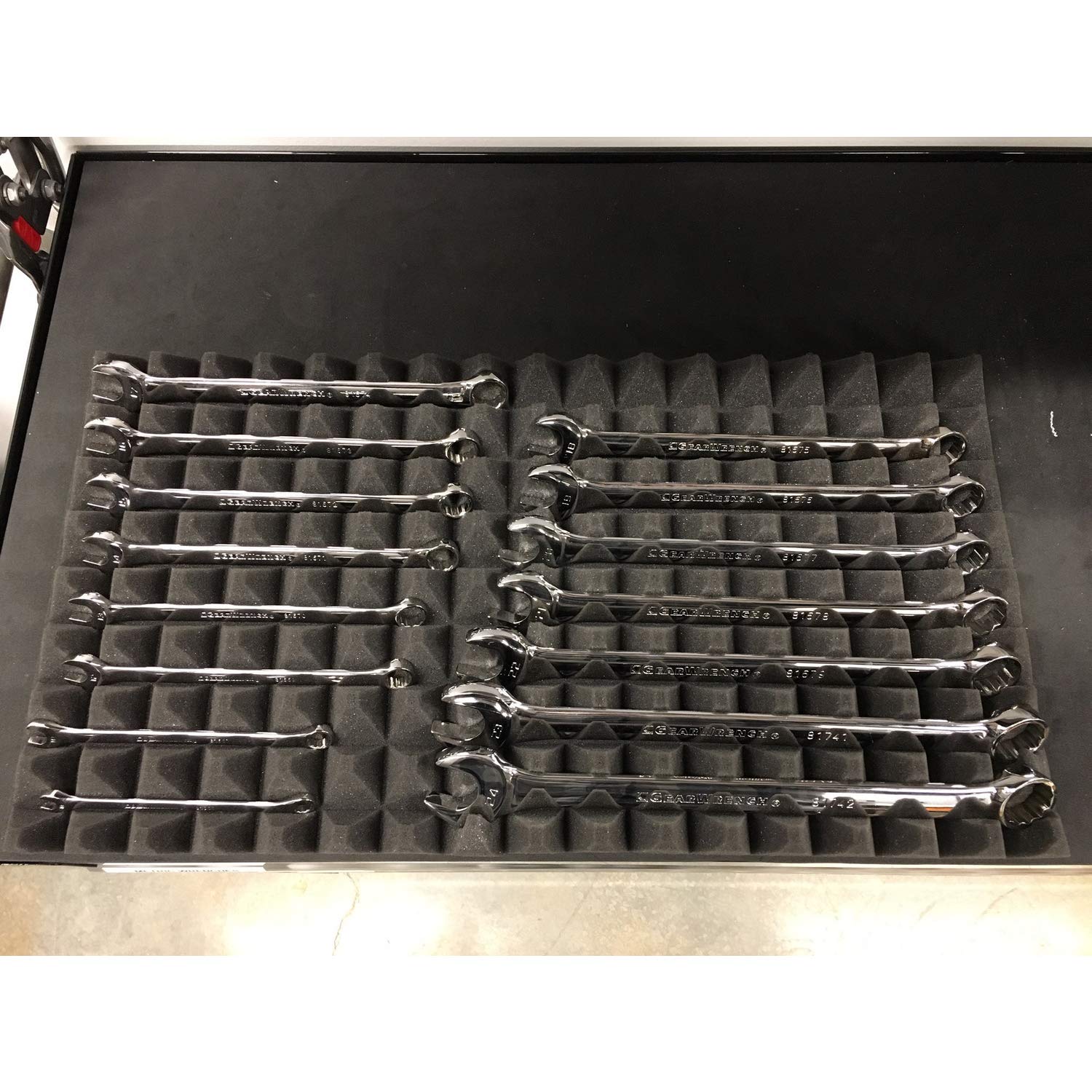 gearwrench-83370-trap-mat-4-piece-universal-tool-drawer-liners-16-x-22 image 6