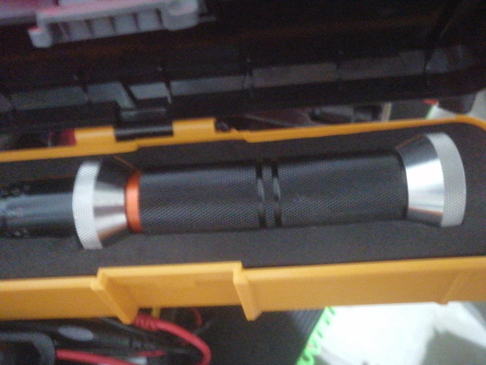 Good wrench, case arrived cracked