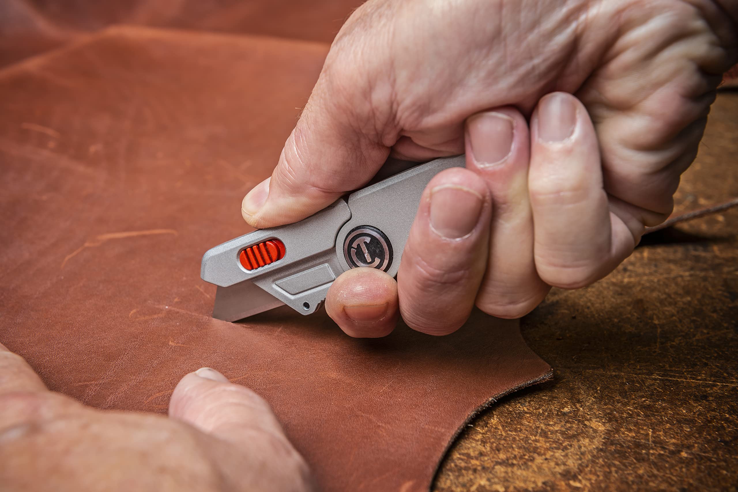crescent-ctkcf-compact-folding-utility-knife-tool-free-blade-change-pocket-clip- image 2