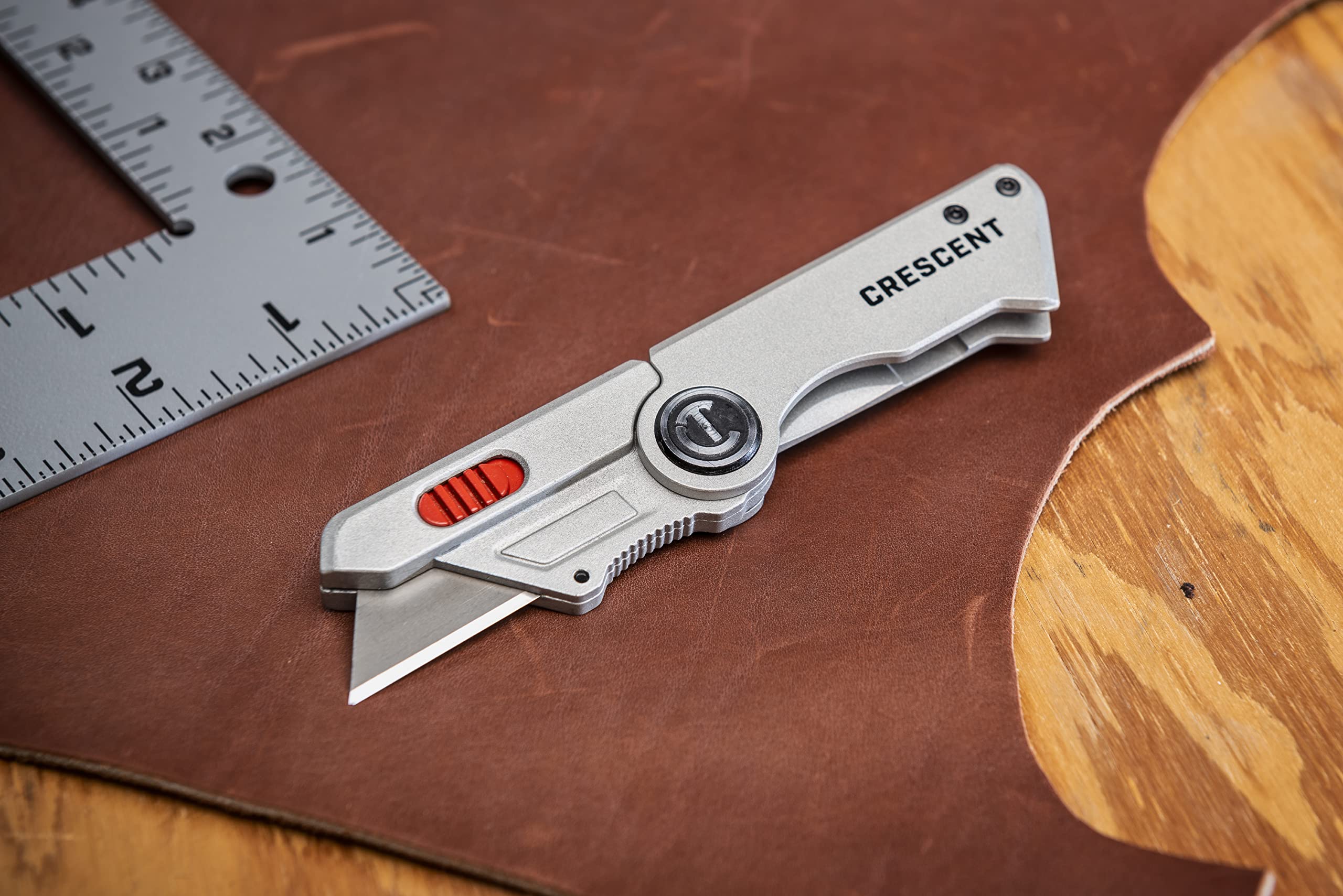crescent-ctkcf-compact-folding-utility-knife-tool-free-blade-change-pocket-clip- image 3