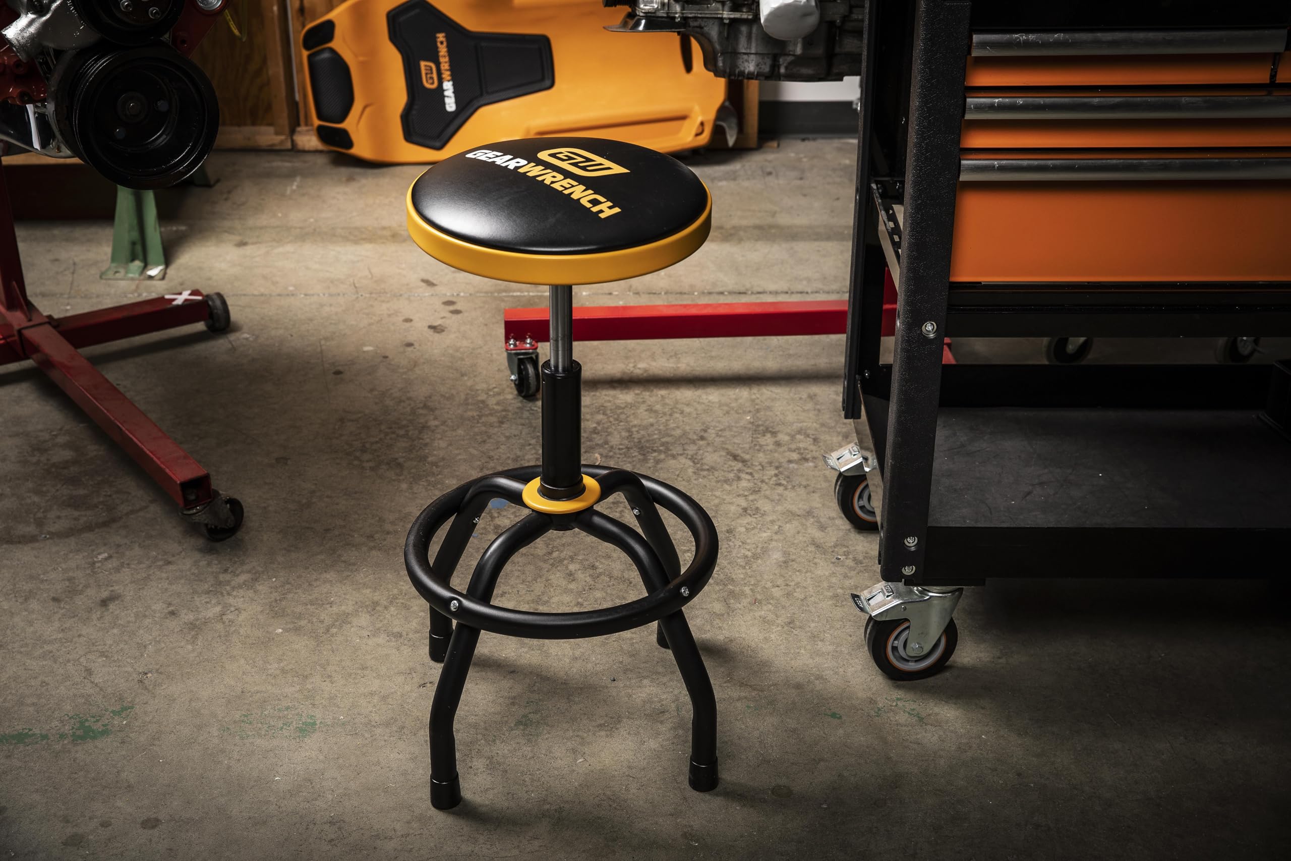 gearwrench-86992-adjustable-height-swivel-shop-stool-26-31-padded-work-seat-360- image 4